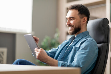 Aufkleber - Modern Technologies. Smiling Young Businessman Using Digital Tablet In Office
