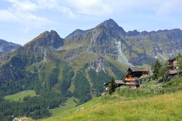 Wall Mural - BAITE DI MONTAGNA A CHAMPOLUC IN ITALIA 