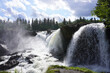 Die wunderschöne Landschaft rund um den Wasserfall Ristafallet in Schweden