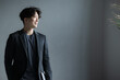© kapinon - ジャケットを来たハンサムな日本人ビジネスマン　の横顔　転職や採用、求人などにも