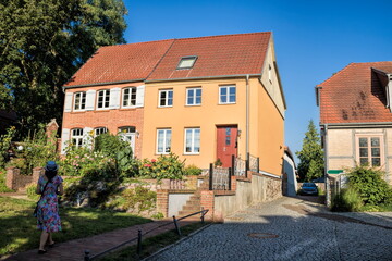 Sticker - röbel, deutschland - saniertes altes haus mit garten