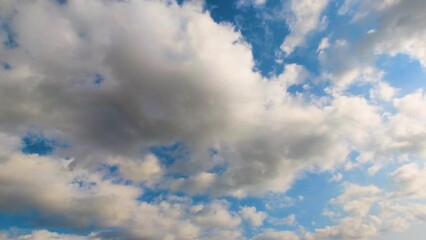 Poster - Time-lapse fast-flying clouds in the sky.