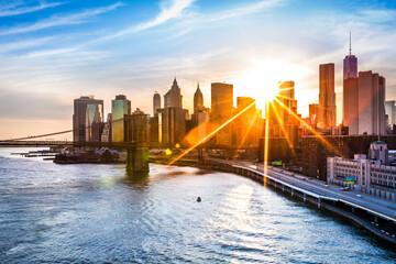 Wall Mural - Brooklyn Bridge and the Lower Manhattan skyline at sunset, as viewed from Manhattan Bridge