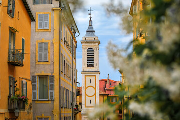 Canvas Print - View onto Sainte Reparate Cathedral Basilique on famous Place Rossetti in Nice, French Riviera South of France through blurred jasmine blossom flowers