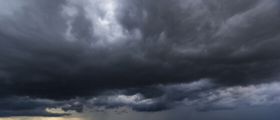 Aufkleber - The dark sky with heavy clouds converging and a violent storm before the rain.Bad or moody weather sky and environment. carbon dioxide emissions, greenhouse effect, global warming, climate change.