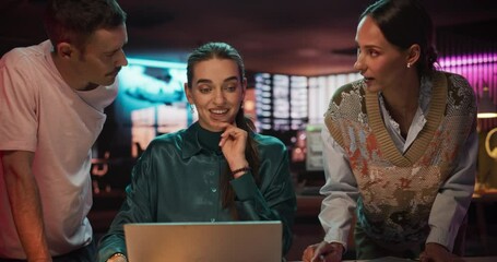 Aufkleber - Male CEO and Female CTO Talking to Marketing Team Lead In Creative Office Space. Group of Three Colleagues and Business Partners Offering Ideas of New Features For Their Innovative Online Service