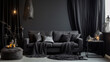 Czarny pokój z sofą zasłonami i poduszkami