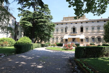 Blick in die Historische Altstadt von Verona in Italien