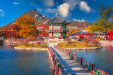 Fototapeta Tulipany - gyeongbokgung palace in autumn, lake with blue sky, Seoul, South Korea.