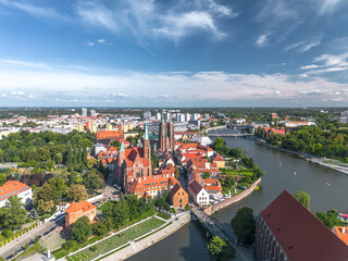 Wall Mural - Aerial panoramic summer view of the beautiful green Tumski Island (Ostrów Tumski) in Wrocław, Poland (Dolny Śląsk)