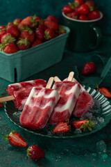 Wall Mural - strawberry and yogurt popsicles