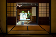坪庭は日本の建物の中にある伝統的な小規模な庭