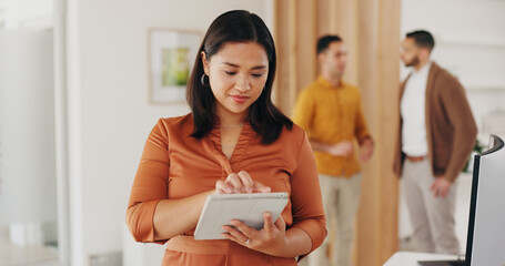 Aufkleber - Business woman, tablet and designer reading project plan, advertising report or social media research, info or notes. Website analysis, connectivity and professional person check design development