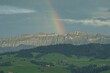 Regenbogen in den Schweizer Alpen