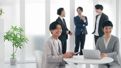 Leinwandbilder - 笑顔のビジネスパーソンのグループ