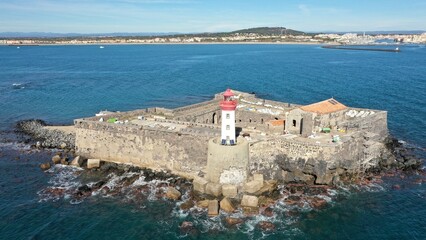 Poster - survol du fort de Brescou sur le littoral d'Agde dans le sud de la France, Hérault, Occitanie