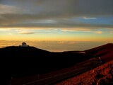 Fototapeta Do pokoju - The sunset on Mauna Kea in Hawaii overlooking an observatory and the clouds