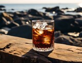 Entspannung pur: Whiskey on the Rocks in einem Glas