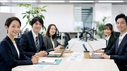 Aufkleber - 会議するビジネスグループ