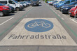 Vorrangig für Fahrradfahrer vorgesehene Fahrradstraße in der Innenstadt von Berlin