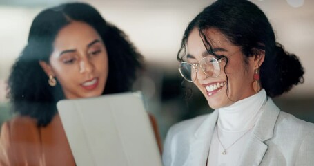 Aufkleber - Business women, collaboration and tablet teamwork for digital marketing solution, online research and planning. Happy team, analyst or employees on technology for website or social media results