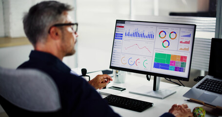 Aufkleber - Business Data Analyst Using KPI Data Dashboard