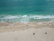 Wellen und Strand in der Karibik