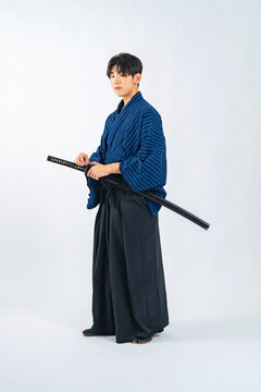 刀を差した少年　サムライ　武道（切り抜き背景透過PNGも販売しております。作成者リンクから「PNG」で検索してください）