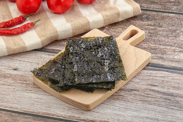 Wall Mural - Korean cuisine - Nori seaweed chips