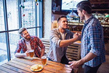 Canvas Print - Friends at the pub