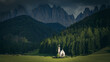 Kościół św. Jana w dolinie Val di Funes we włoskich Dolomitach