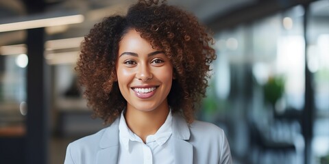 Leinwandbilder - A businessman girl works in an office