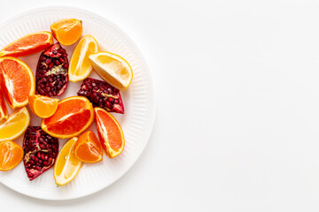 Canvas Print - Layout of citrus fruits on white plate top view