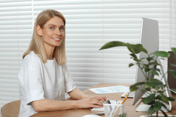 Poster - Professional accountant working at wooden desk in office