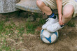 足首を怪我したサッカー少年・捻挫・骨折
