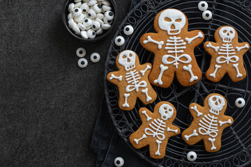 Wall Mural - Funny skeleton gingerbread men icing cookies