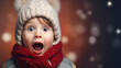 Enfant, fille, Émerveillé à Noël sur Fond Uni Coloré