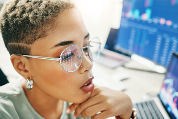 Aufkleber - Woman with glasses, thinking and reflection of screen with info, market growth and stocks in crypto trade. Nft, cyber consultant or broker reading stats on defi data, brainstorming and research ideas