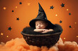 bebe disfrazado para halloween con sombrero de brujo durmiendo en el interior de una cesta de mimbre de color marrón, sobre espuma naranja  y rodeado de estrellas, concepto halloween