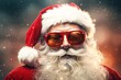 Portrait en gros plan du Père Noël avec des lunettes rouge.