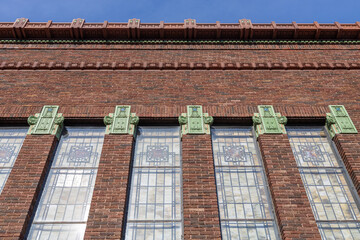 Canvas Print - Old exterior brick wall texture background in 19th century Prairie School style architecture, with intricate detailing