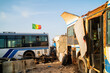 des bus urbains à l'état d'épave sur le rivage dans un quartier populaire e la ville de Dakar au Sénégal en Afrique