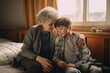 © CMStock - Abuela cuidando de su nieto en un ambiente cálido y agradable.