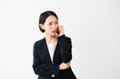 © aijiro - ビジネススーツを着ている若い女性　ビジネスイメージ