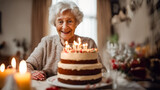 Fototapeta  - Una donna anziana festeggia il compleanno con una torta speciale II