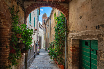 Scenic sight in the small village of Scrofiano, near Sinalunga. Province of Siena, Tuscany, Italy.