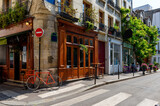 Fototapeta Uliczki - Cozy street in Paris, France. Architecture and landmark of Paris. Cozy Paris cityscape.