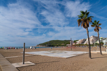 Canvas Print - Oropesa del Mar beach with palm trees Costa del Azahar, Spain between Benicassim and Marina D`or