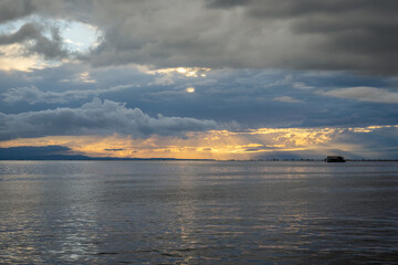 Canvas Print - Sunset over Aegean Sea seen from waterfront in Thessaloniki city, Greece