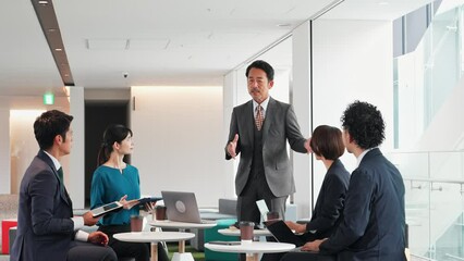 Fototapete - オフィスでミーティングするビジネスグループ
